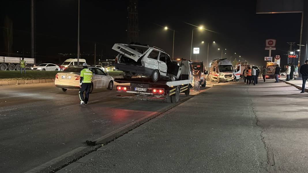 Kahreden kaza! Kavşakta çarpıştılar 5